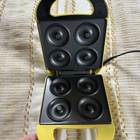 Yellow Baby Cakes Mini Nonstick Donut Maker DNM-30 Cakes Desserts Babycakes - Picture 2 of 7